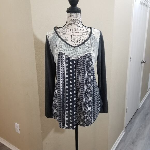 Taylor and Sage top size Medium - Picture 9 of 9